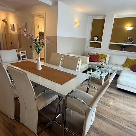Apartmán 3bdr Penthouse With Terrace&ac